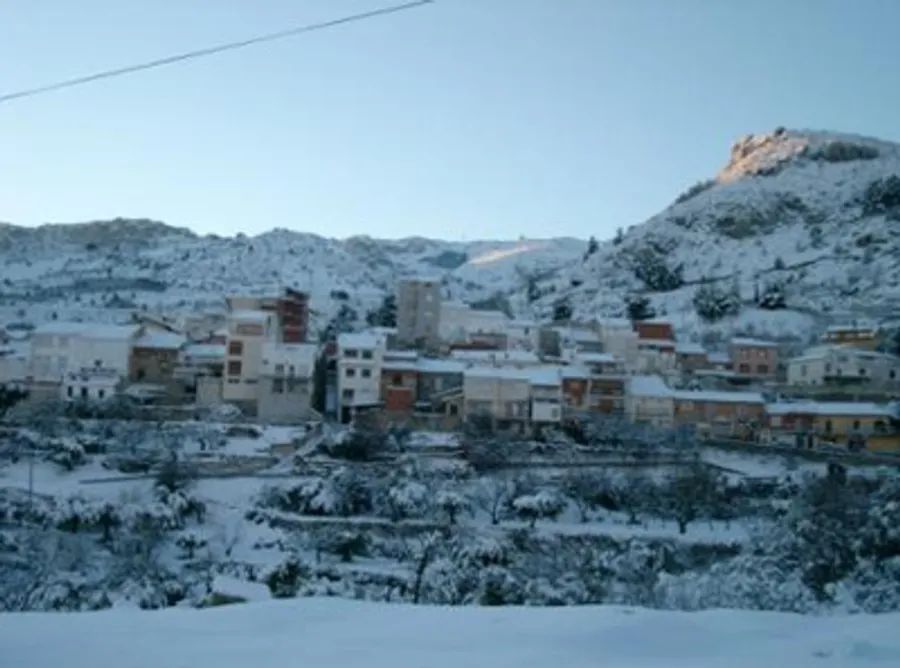 Calle del pueblo de Confrides