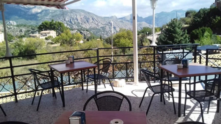 Terraza exterior con vistas al valle