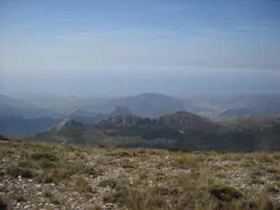 Vista hacia Alicante desde la cumbre de Aitana